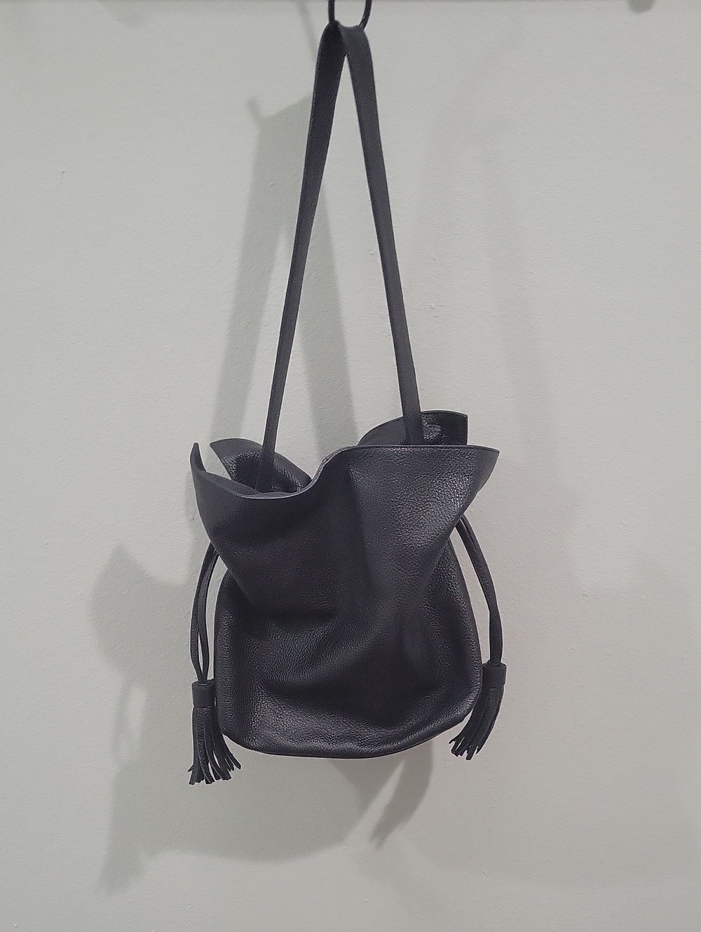 GIORGIA MILANI Italian Black Leather Crossbody Bucket Bag with Tassel Accents